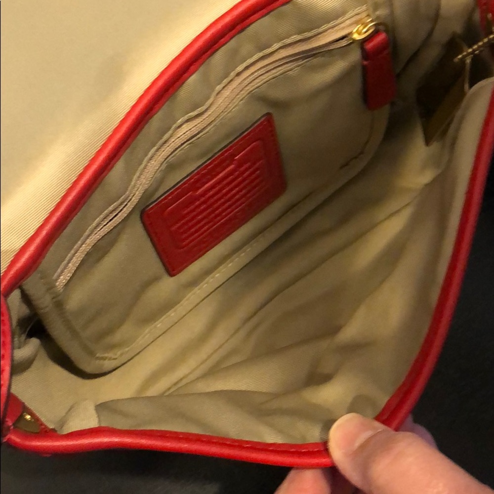 Coach Cross Body - Picture 2 of 3